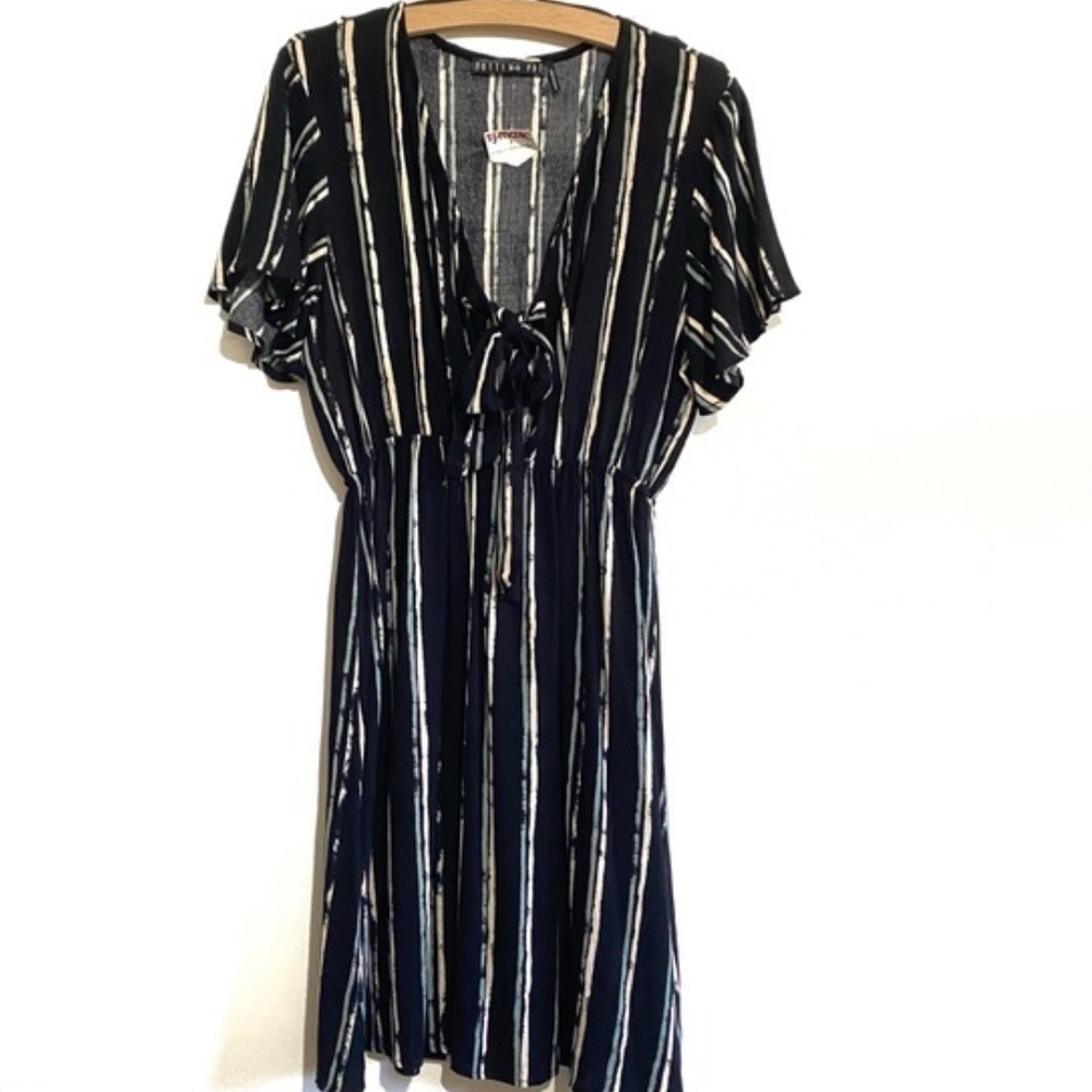 Potter’s Pot black/cream/teal mini front tie v-neck dress.